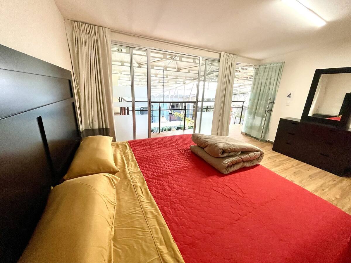 Room 1 King Bed